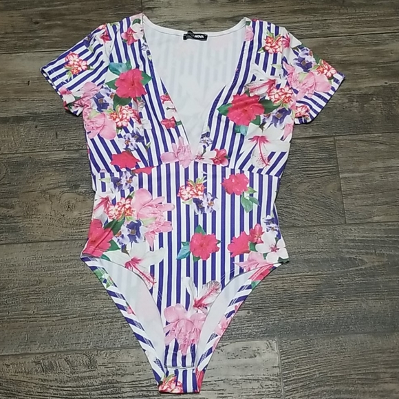Fashion Nova Tops - Fashion Nova Floral Striped Pattern Bodysuit